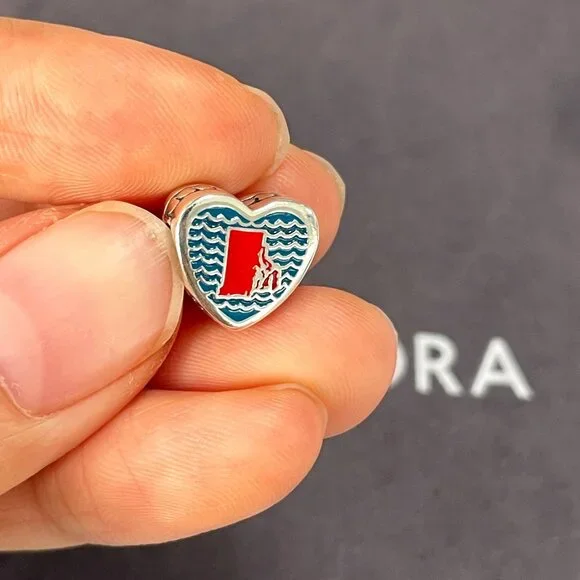 Pandora Captures Rhode Island Heart charm the unique character of the Ocean